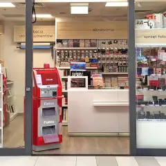 Gdzie wywołać zdjęcia z telefonu? Online, kiosk, sklep co wybrać?