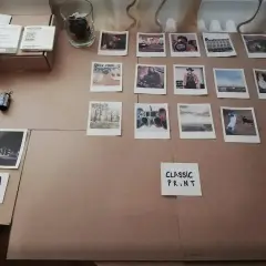 Zdjęcia z Rossmanna: odbitki polaroid, rolka filmu i klasyczne wydruki.