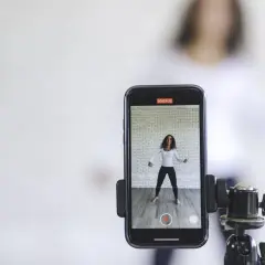 Stwórz Rolkę na Instagramie ze zdjęć: Poradnik i sekrety zasięgu