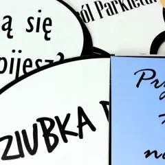Mnę się napijesz?", "Dziubka", "Przysp... tył... na c..." - śmieszne teksty do fotoksiążki, idealne na imprezę.