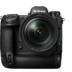 Profesjonalny aparat Nikon z obiektywem, idealny do tworzenia zdjęć do rankingu aparatów bezlusterkowych.