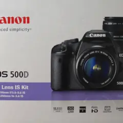 Canon EOS 500D z dwoma obiektywami, gotowy do uchwycenia Twoich najlepszych chwil.