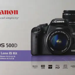 Canon EOS 500D z dwoma obiektywami, gotowy do uchwycenia Twoich najlepszych chwil.