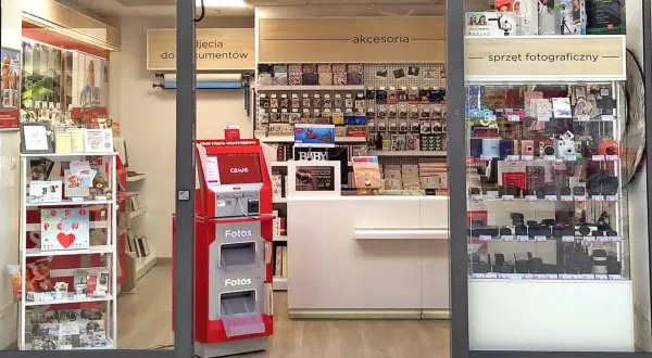 Gdzie wywołać zdjęcia z telefonu? Online, kiosk, sklep co wybrać?