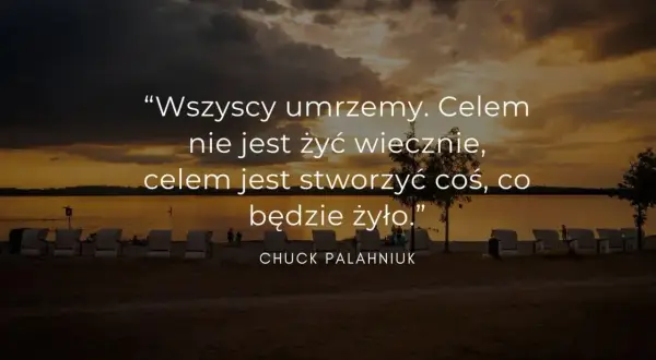 Piękne cytaty o fotografii: "Wszyscy umrzemy. Celem nie jest żyć wiecznie, celem jest stworzyć coś, co będzie żyło." - Chuck Palahniuk. Zachód słońca nad jeziorem.