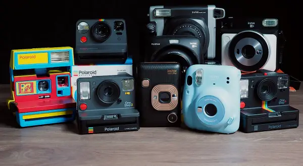 Aparat jak Polaroid: Instax czy Polaroid? Koszty, style, wybór
