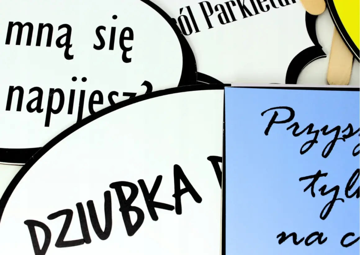 Mnę się napijesz?", "Dziubka", "Przysp... tył... na c..." - śmieszne teksty do fotoksiążki, idealne na imprezę.