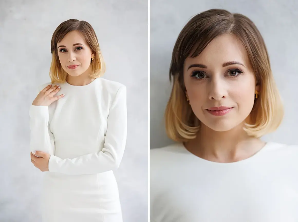 Elegancka kobieta w białej sukience pokazuje, jak pozować do zdjęć na stojąco, z dłonią na ramieniu.