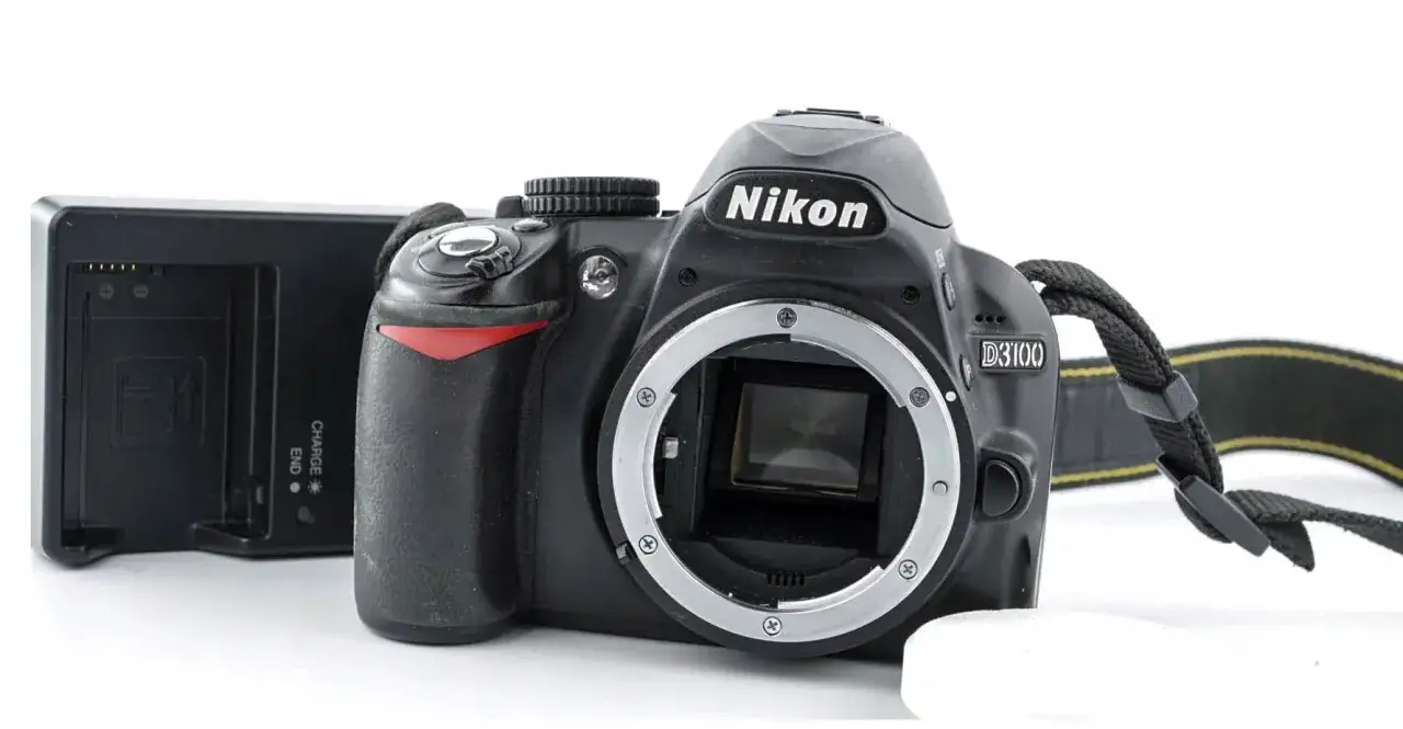 Nikon D3100 z ładowarką. Gotowy do uchwycenia niezapomnianych chwil.