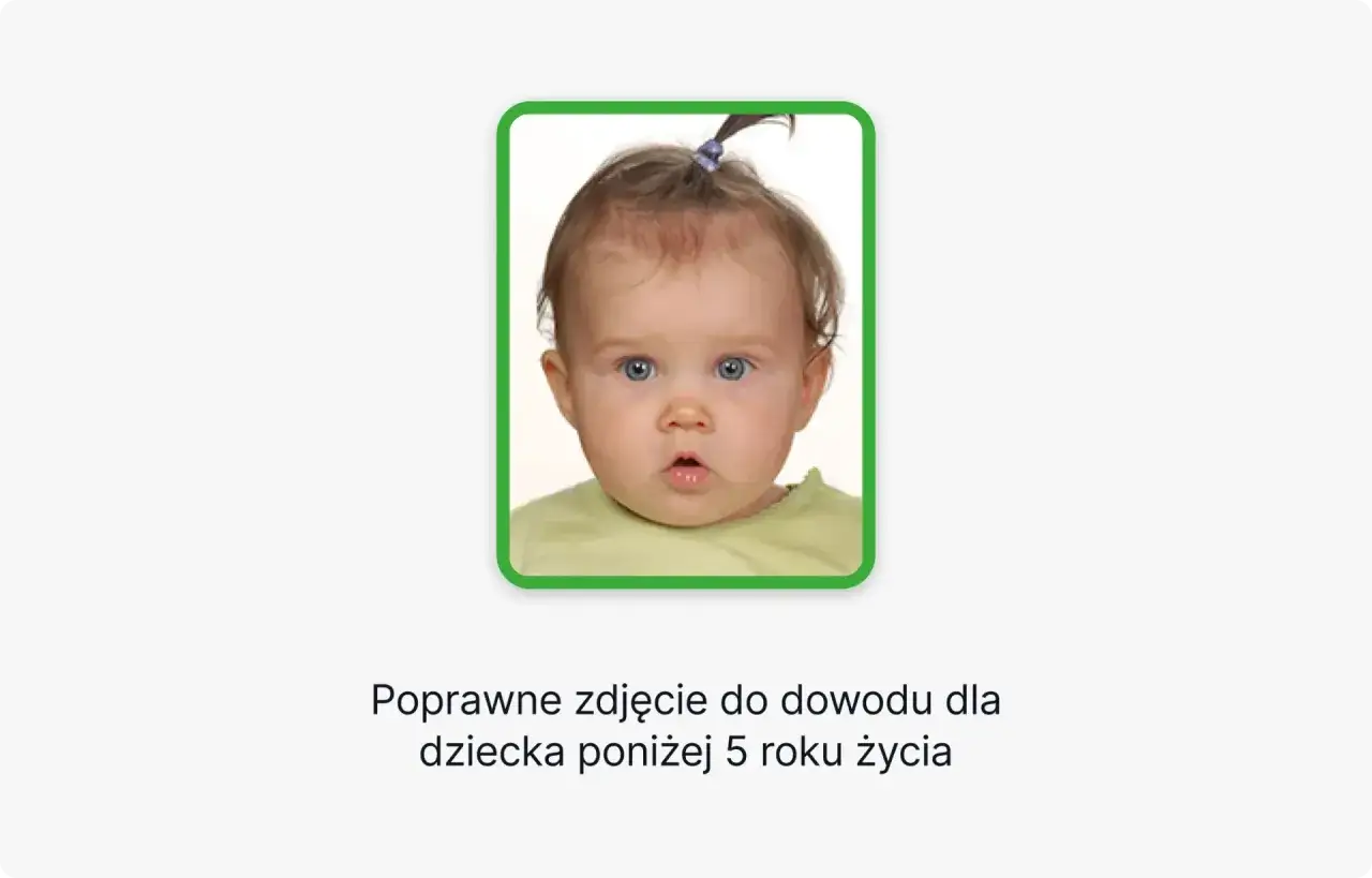 Urocze zdjęcie niemowlaka do dowodu, z niebieskimi oczami i kucykiem. Idealne dla dziecka poniżej 5 roku życia.