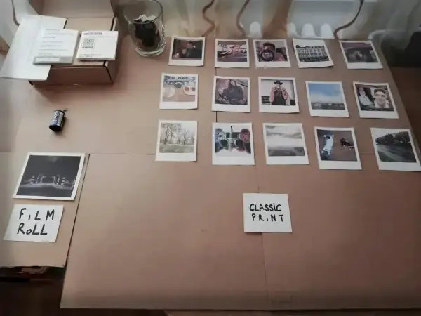 Zdjęcia z Rossmanna: odbitki polaroid, rolka filmu i klasyczne wydruki.