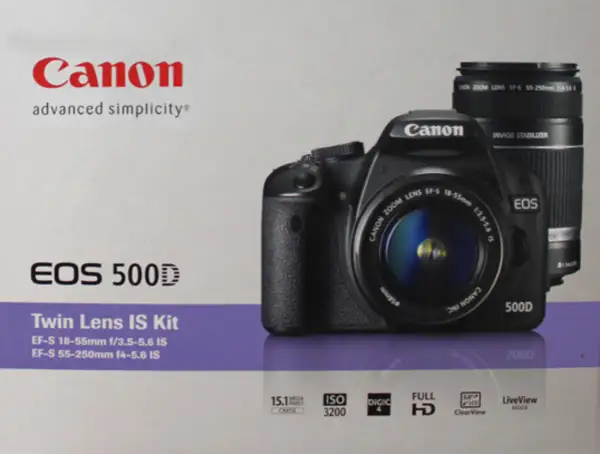 Canon EOS 500D z dwoma obiektywami, gotowy do uchwycenia Twoich najlepszych chwil.